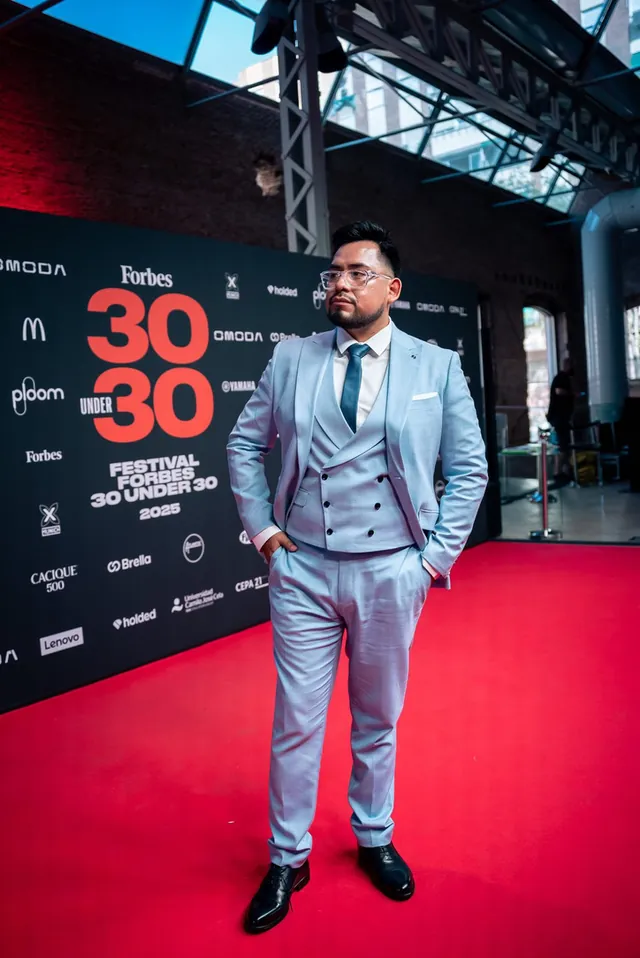 Macuto en la alfombra roja del Festival Forbes 30 Under 30 de 2025
