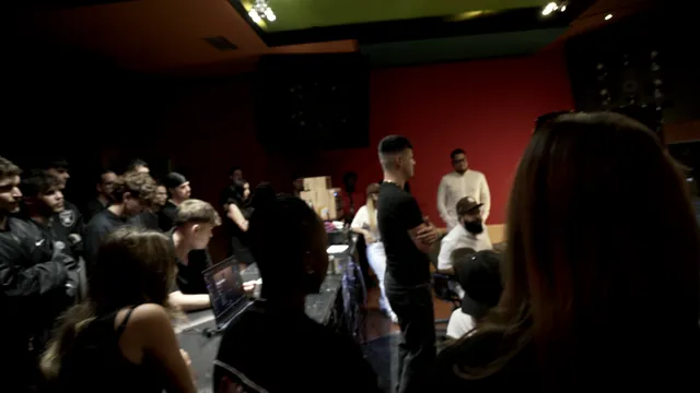 Artistas del DAP en la sala de control de PKO Studios