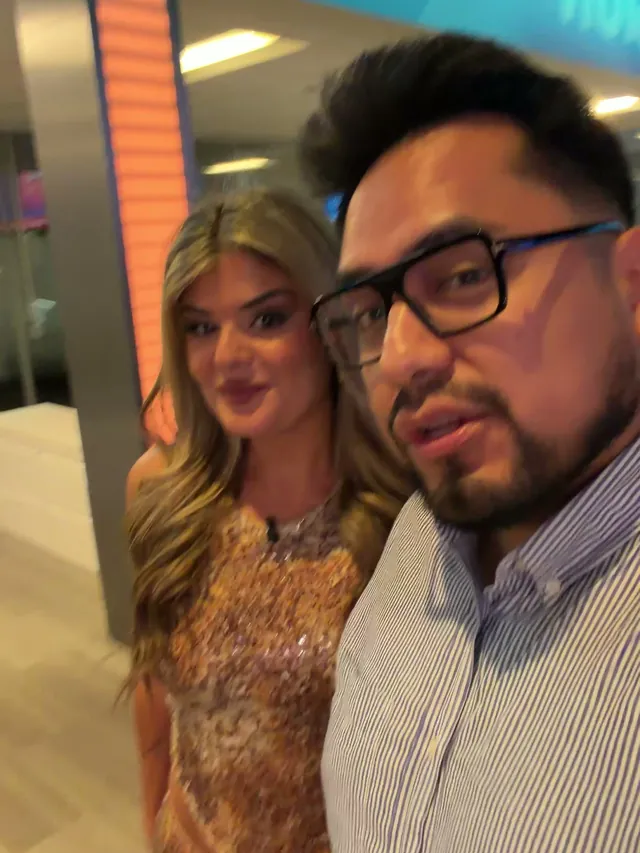 Macuto y María Luna se hacen un selfi en los estudios de Univision